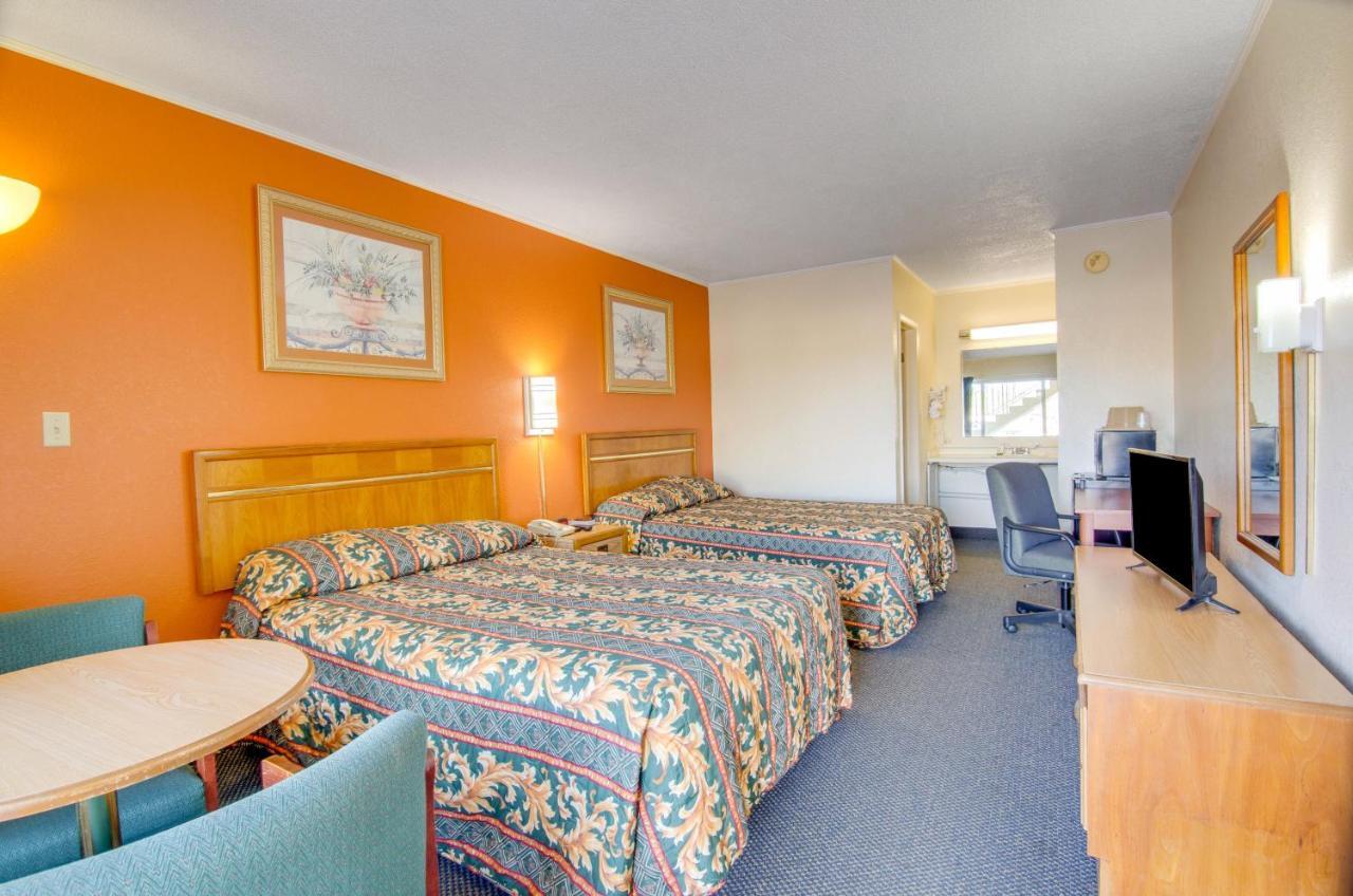 Scottish Inns Collinsville - Martinsville Buitenkant foto
