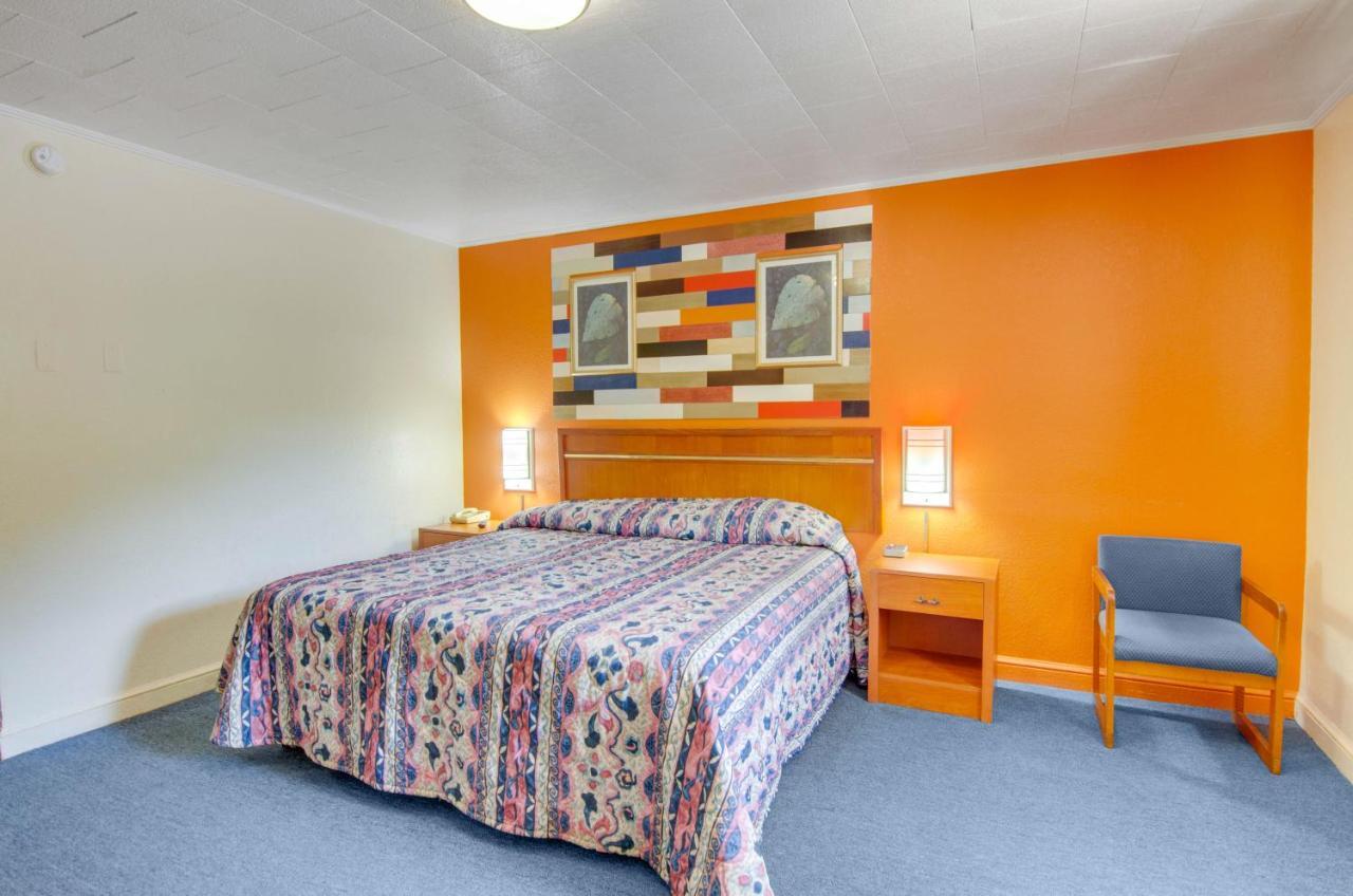 Scottish Inns Collinsville - Martinsville Buitenkant foto