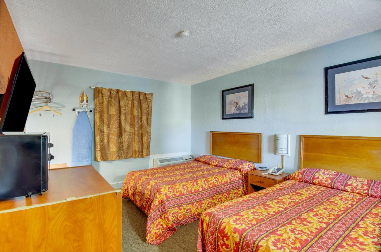 Scottish Inns Collinsville - Martinsville Buitenkant foto