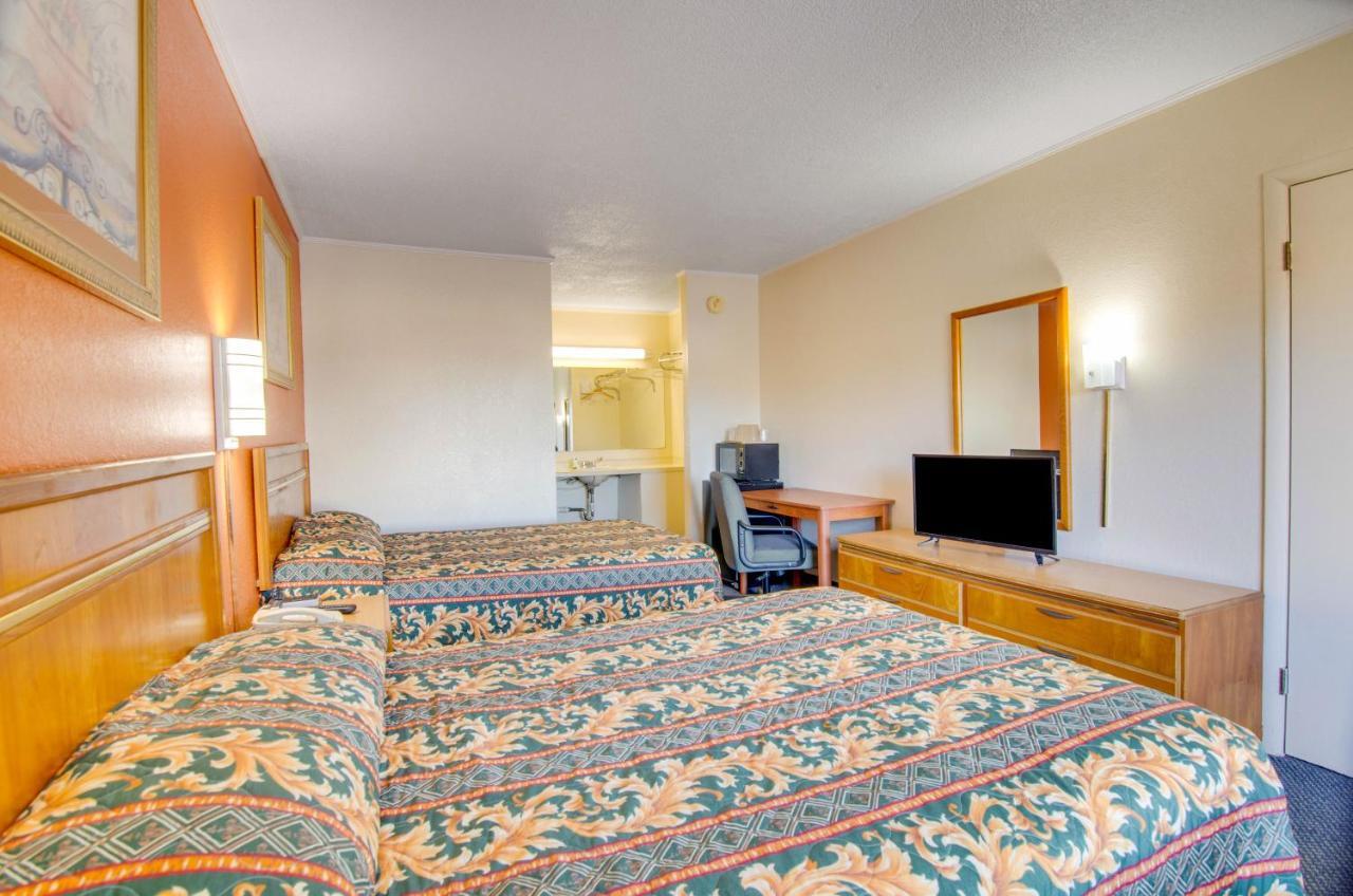 Scottish Inns Collinsville - Martinsville Buitenkant foto