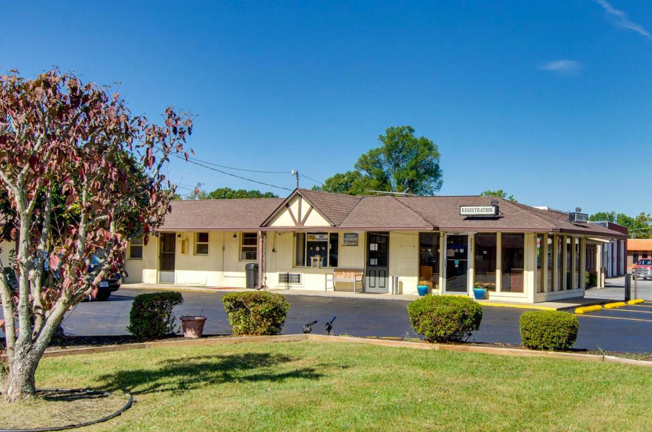Scottish Inns Collinsville - Martinsville Buitenkant foto