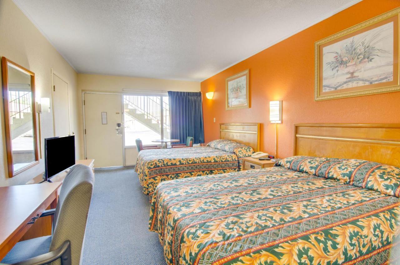 Scottish Inns Collinsville - Martinsville Buitenkant foto