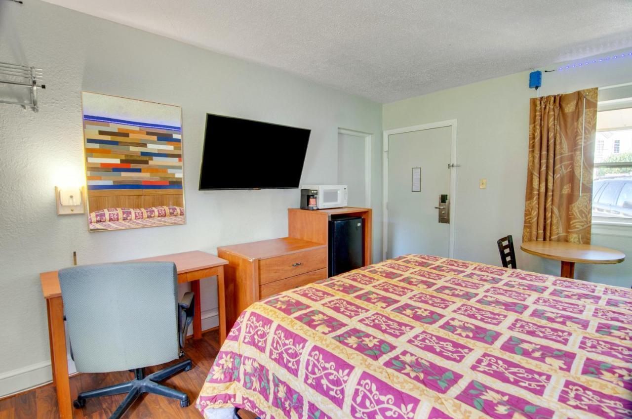 Scottish Inns Collinsville - Martinsville Buitenkant foto