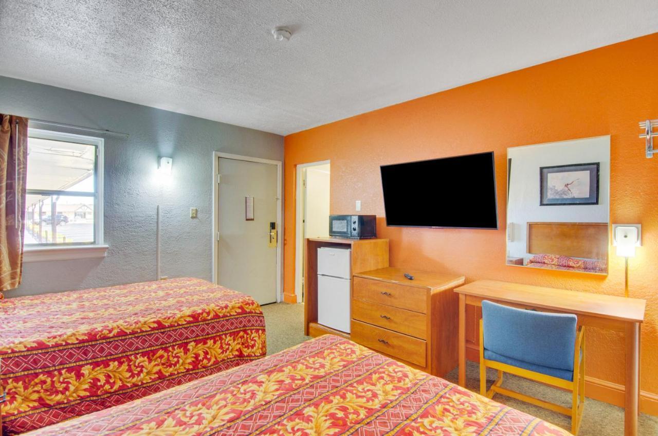 Scottish Inns Collinsville - Martinsville Buitenkant foto